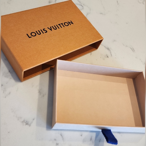 LOUIS VUITTON - Mini giftbox (Authentic) 3 - Picture 2 of 5